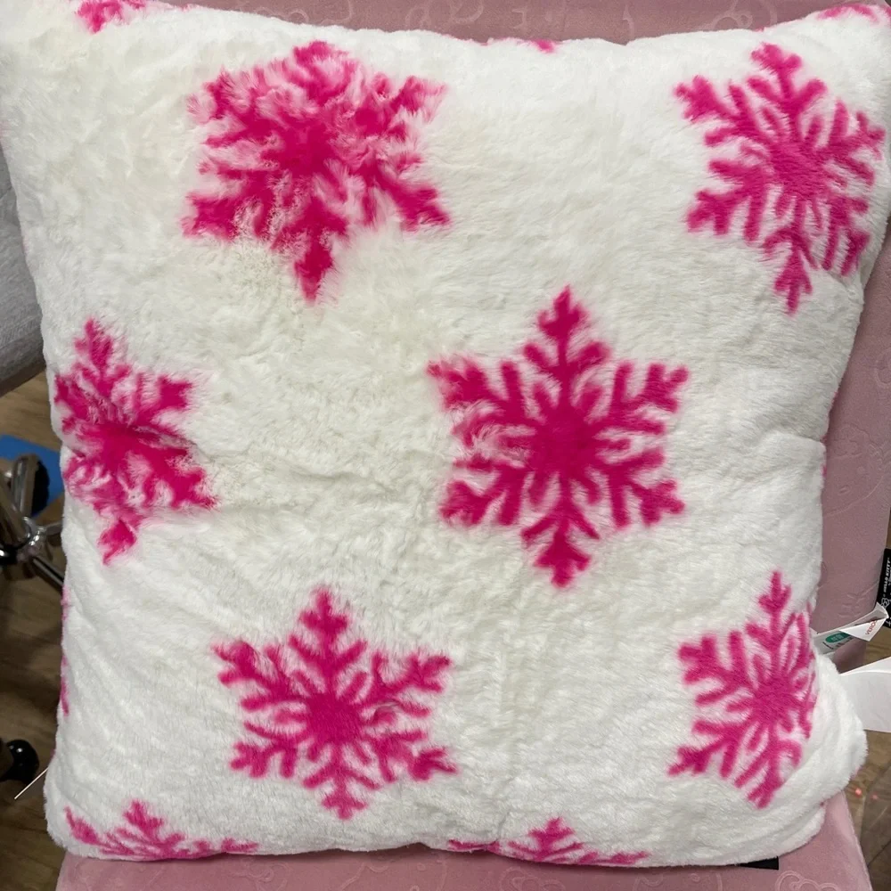 Rachel Zoe PINK Snowflake Faux Fur Pillow 🩷❄️ NWT